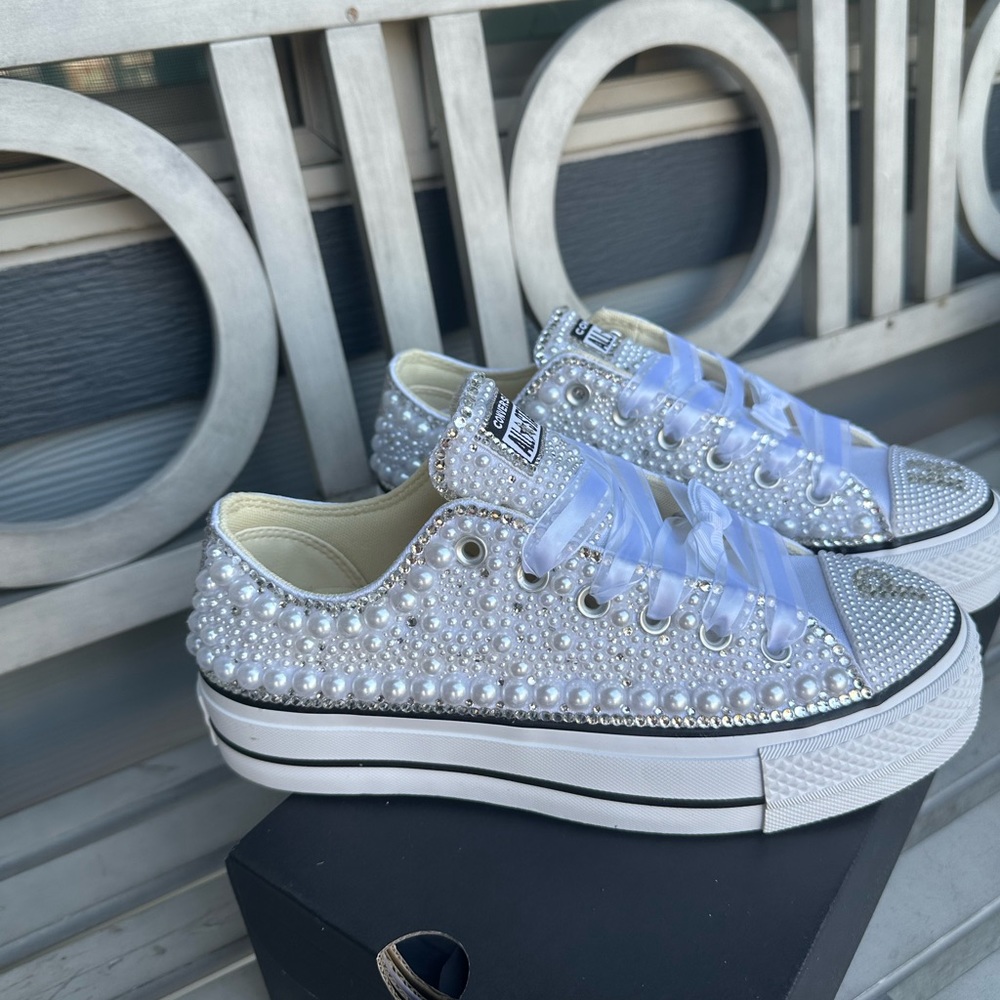 Customize converse 🤍 - Picture 3 of 4